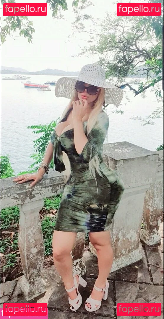 alejandritapty Onlyfans Photo Gallery 