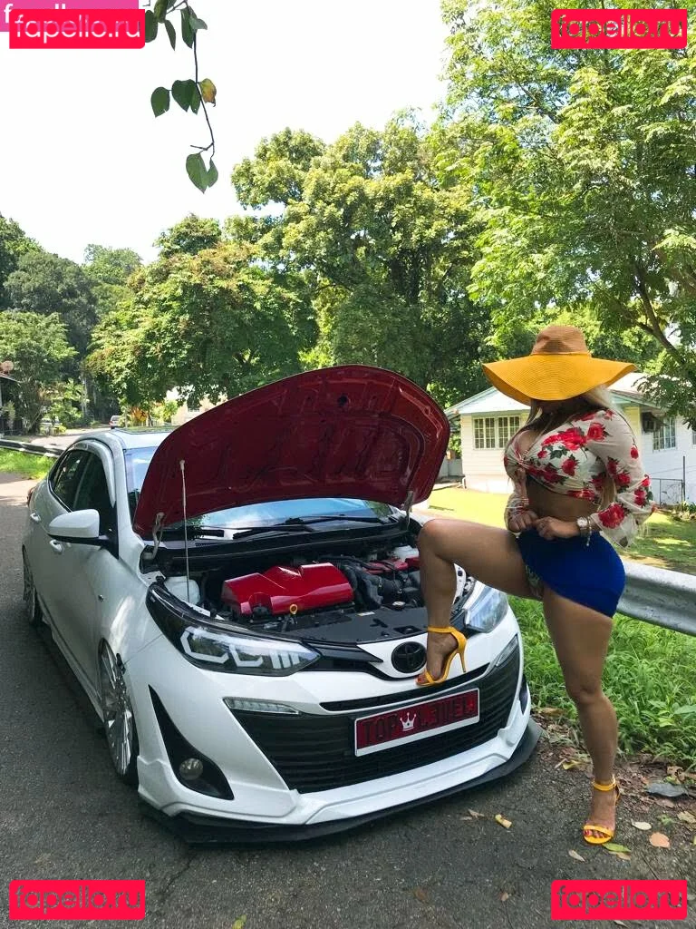 alejandritapty Onlyfans Photo Gallery 