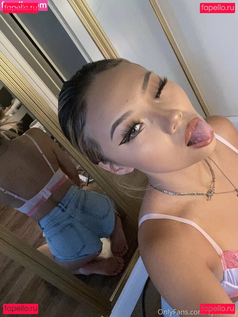 siamesesluts Onlyfans Photo Gallery 