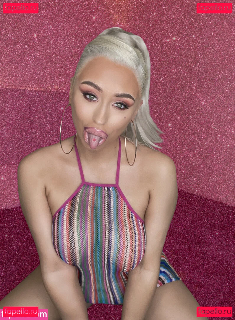 Bimbobrookelle Onlyfans Photo Gallery 