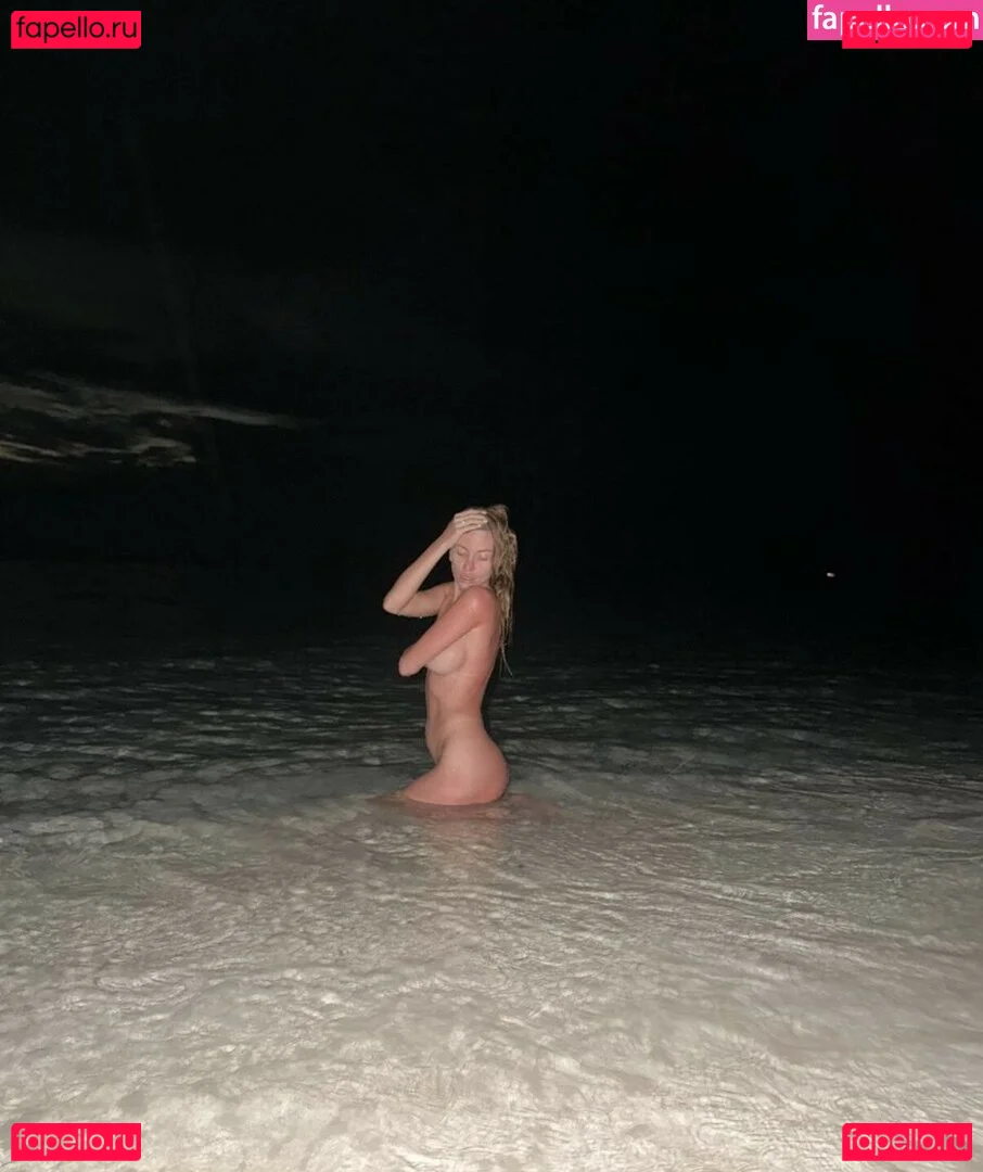 Vikos.cocos Onlyfans Photo Gallery 