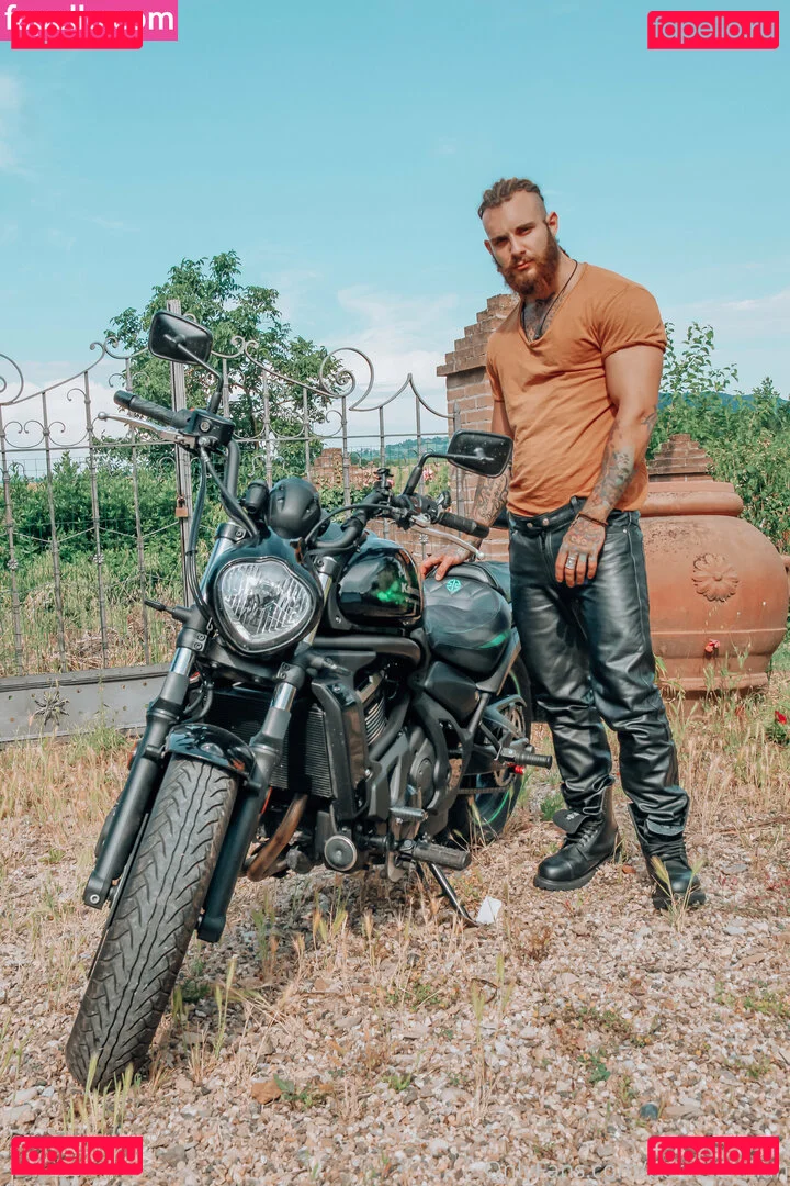 pervertmilan Onlyfans Photo Gallery 