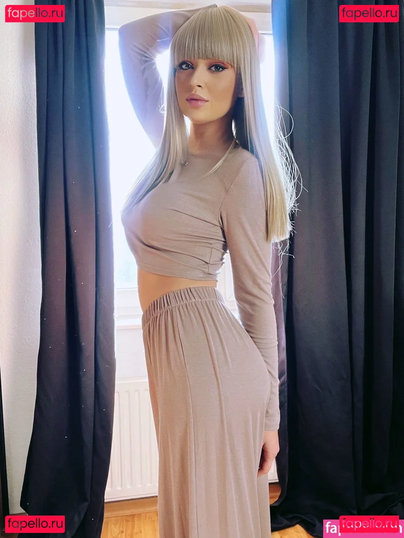 Serraphine Onlyfans Photo Gallery 