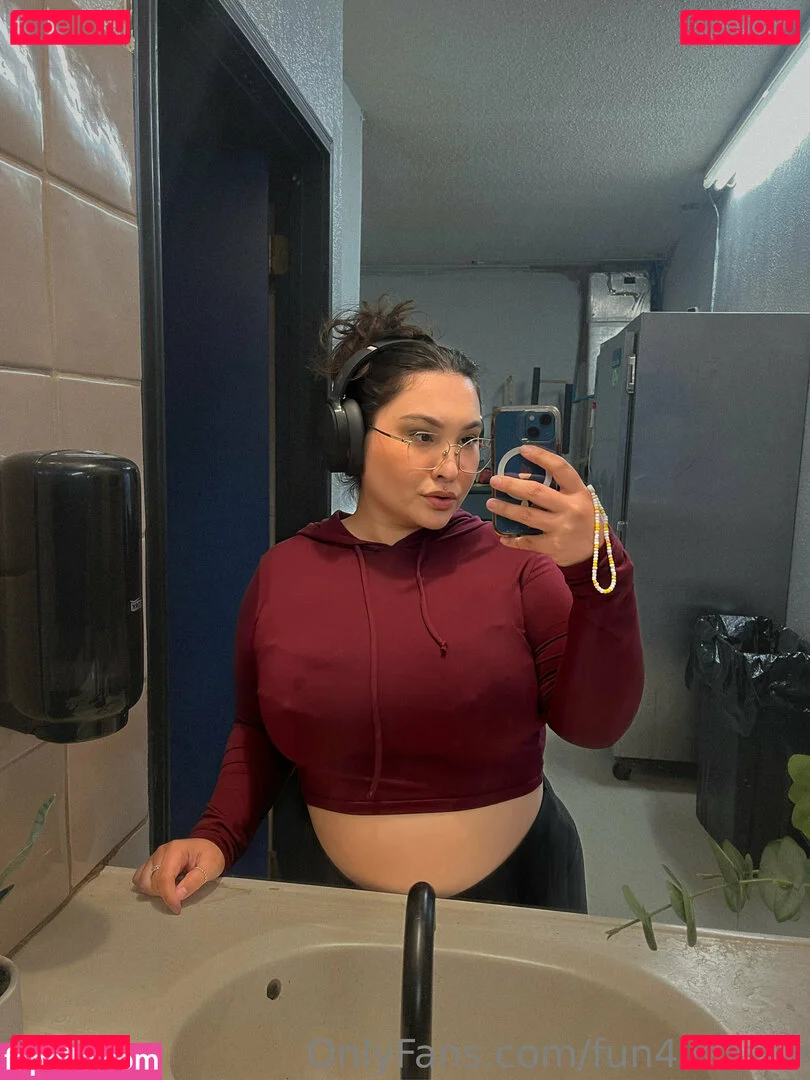 fun4lizzsfw Onlyfans Photo Gallery 