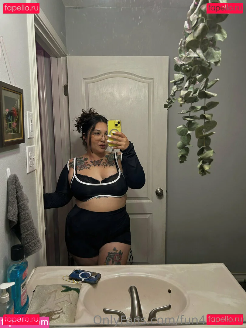 fun4lizzsfw Onlyfans Photo Gallery 