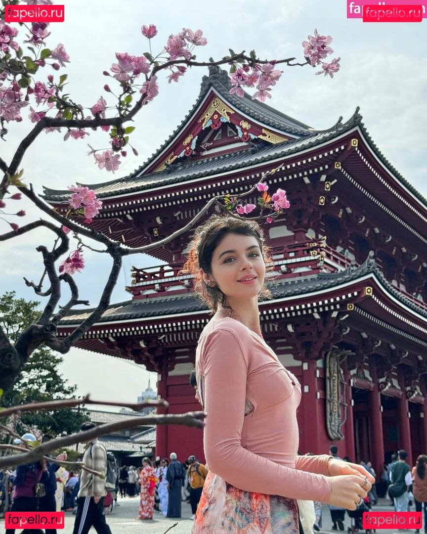 Cleo Lazuli Onlyfans Photo Gallery 