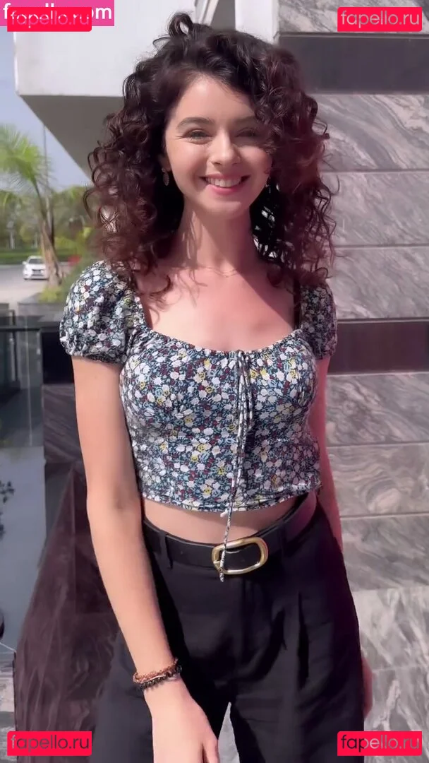 Cleo Lazuli Onlyfans Photo Gallery 