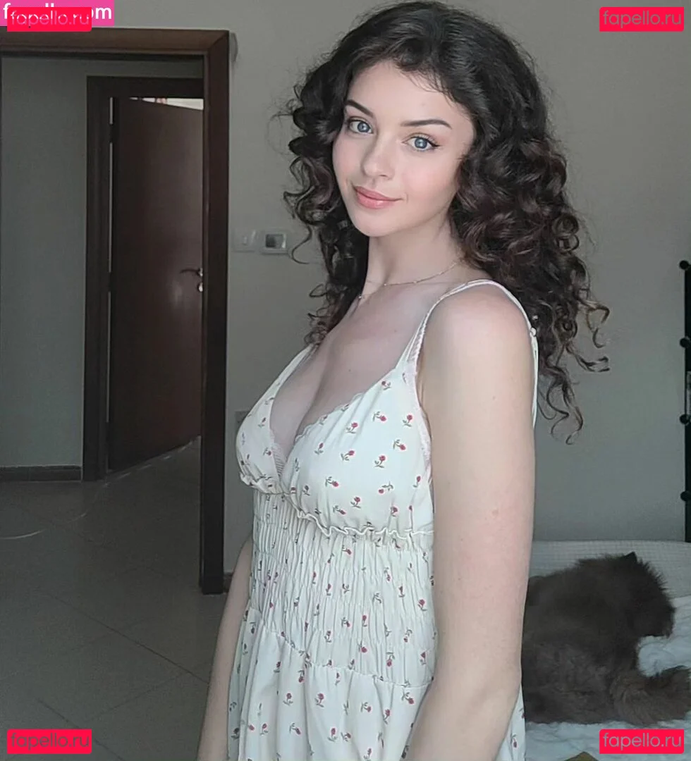 Cleo Lazuli Onlyfans Photo Gallery 