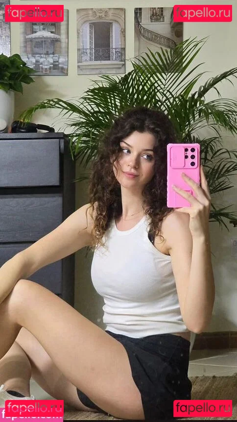 Cleo Lazuli Onlyfans Photo Gallery 