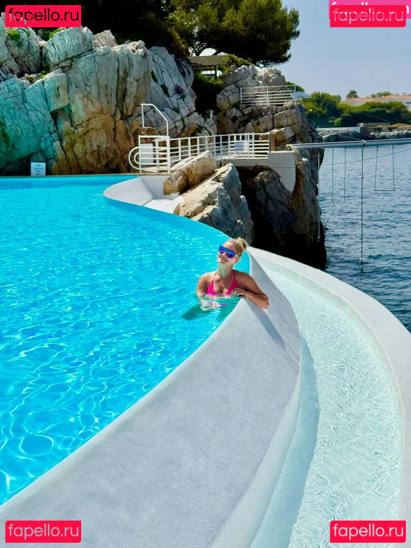 iJustine Onlyfans Photo Gallery 