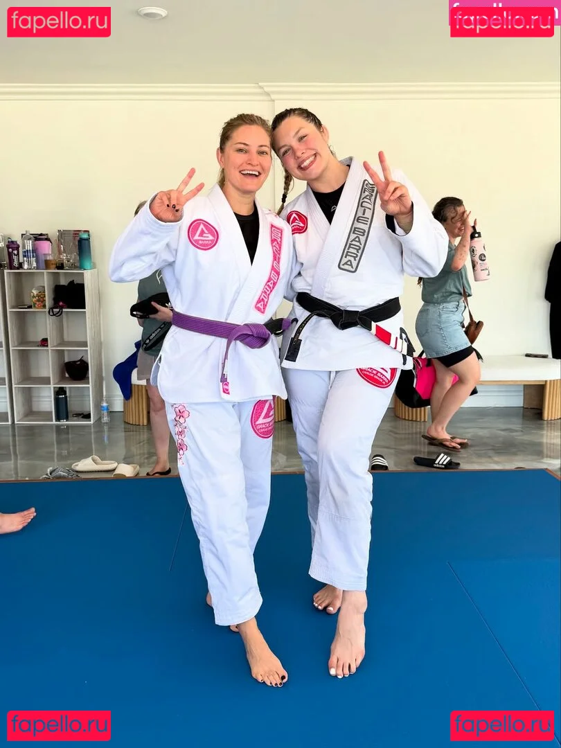 iJustine Onlyfans Photo Gallery 