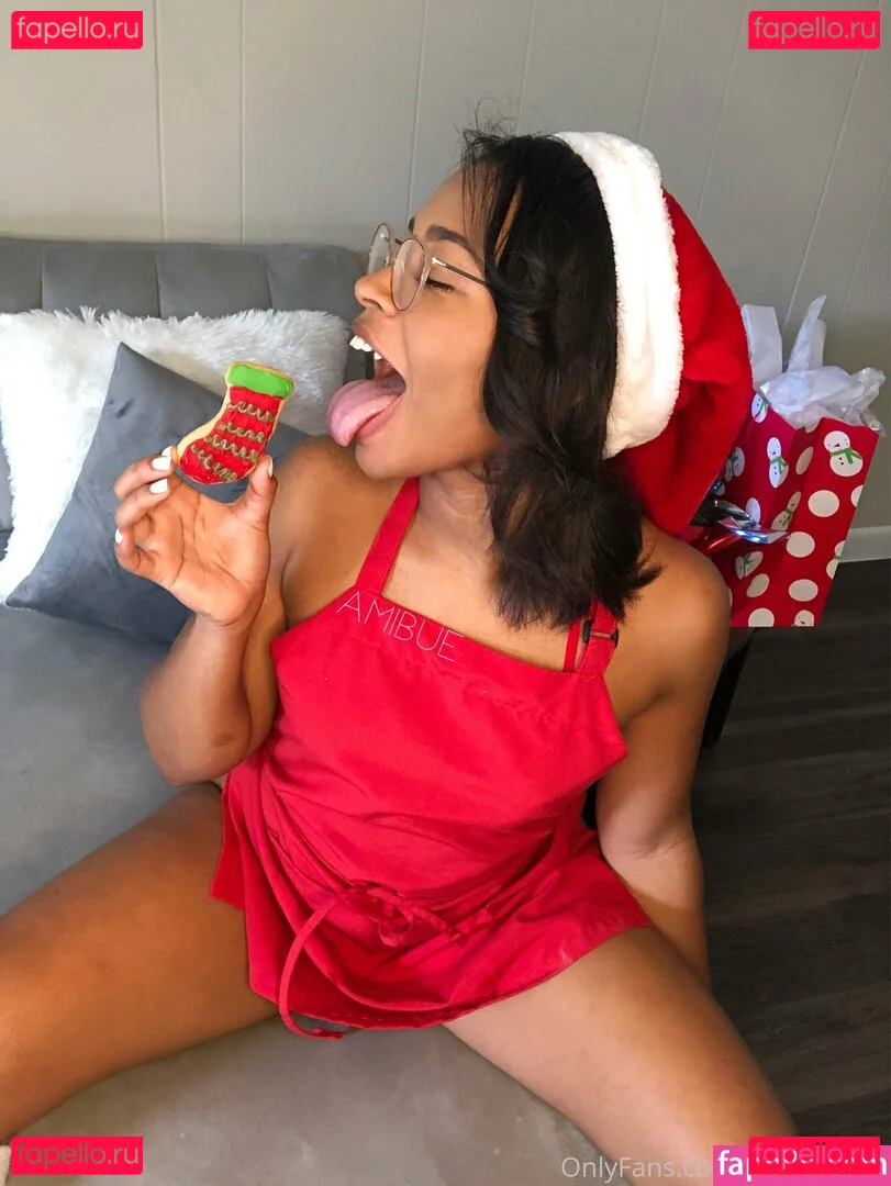 amibuefree Onlyfans Photo Gallery 