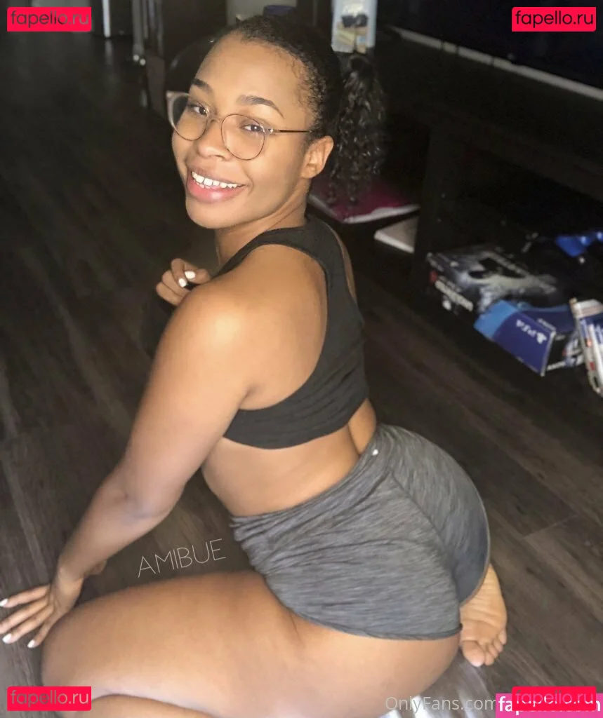 amibuefree Onlyfans Photo Gallery 