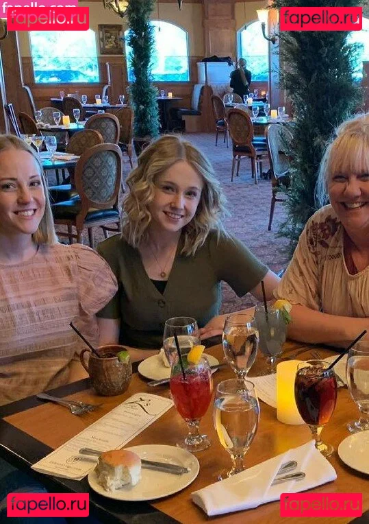 Kira_Graceeee Onlyfans Photo Gallery 