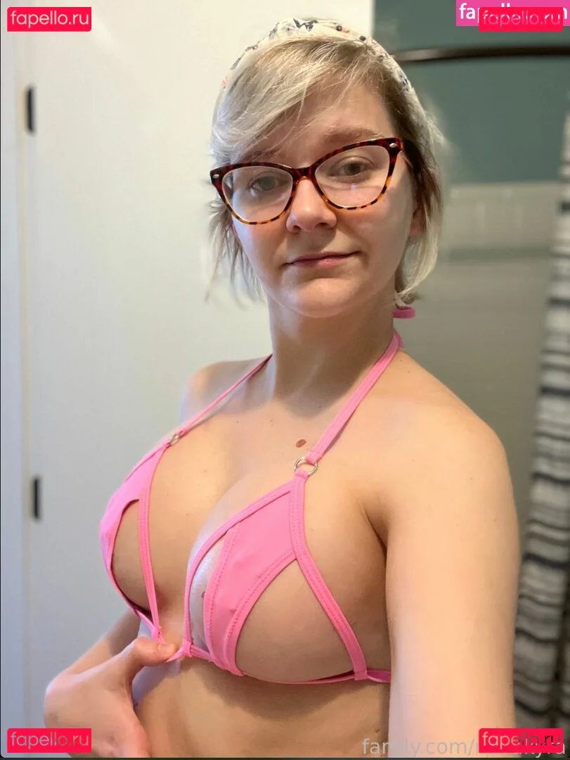 Nova Kyra Onlyfans Photo Gallery 