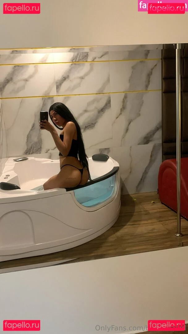 bellaahadid Onlyfans Photo Gallery 