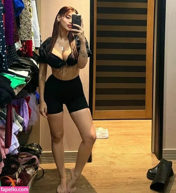 Demet Ozturk Onlyfans Photo Gallery 