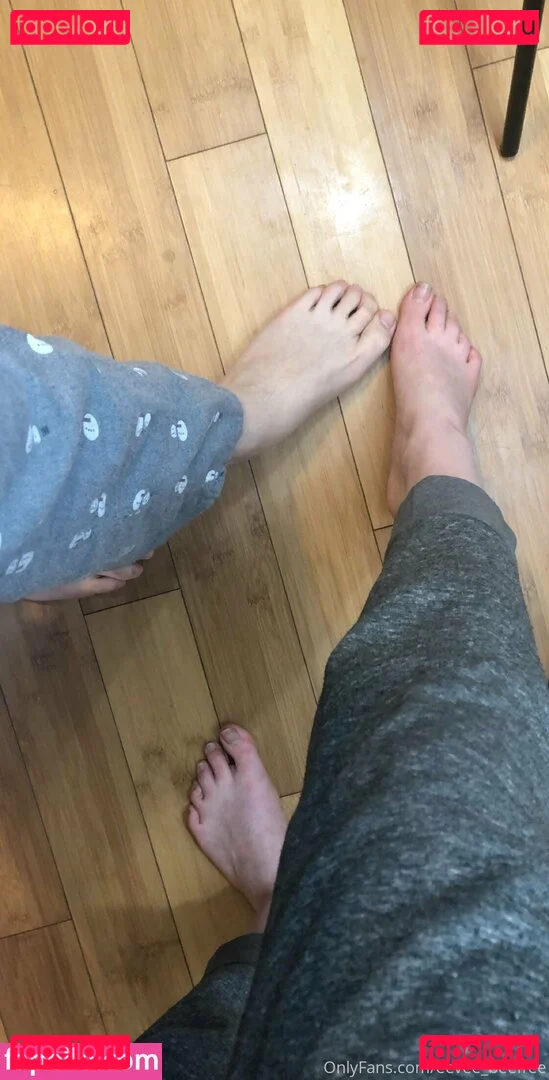 eeveebeesolo Onlyfans Photo Gallery 