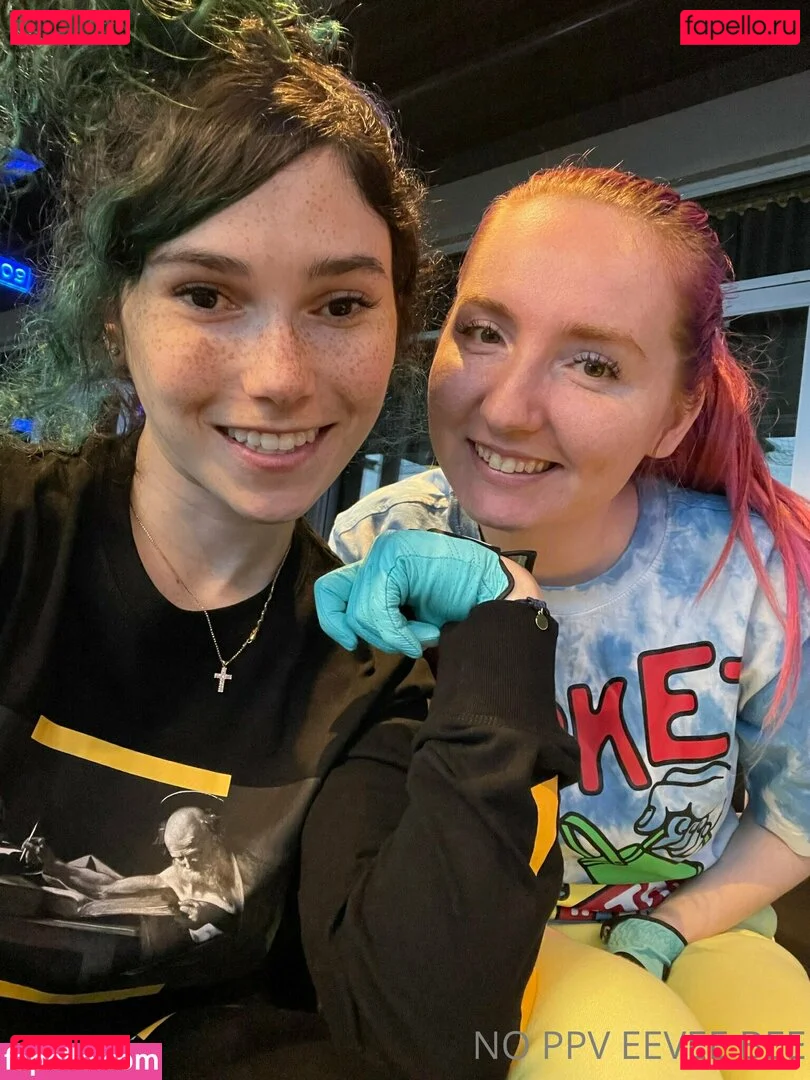 eeveebeesolo Onlyfans Photo Gallery 