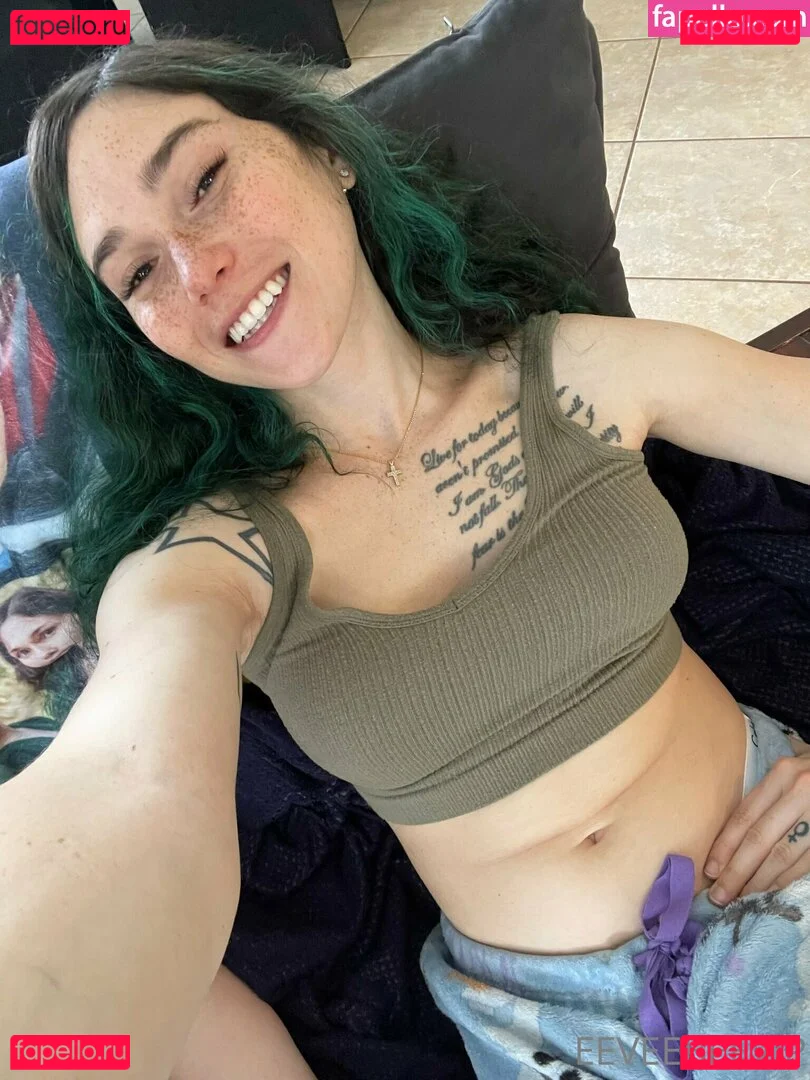 eeveebeesolo Onlyfans Photo Gallery 