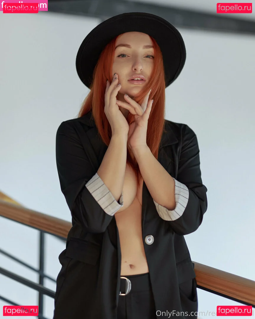 Red Fox Onlyfans Photo Gallery 