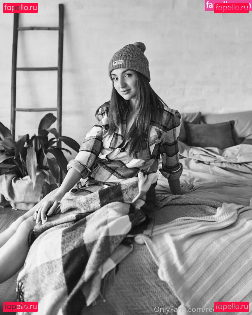 Red Fox Onlyfans Photo Gallery 