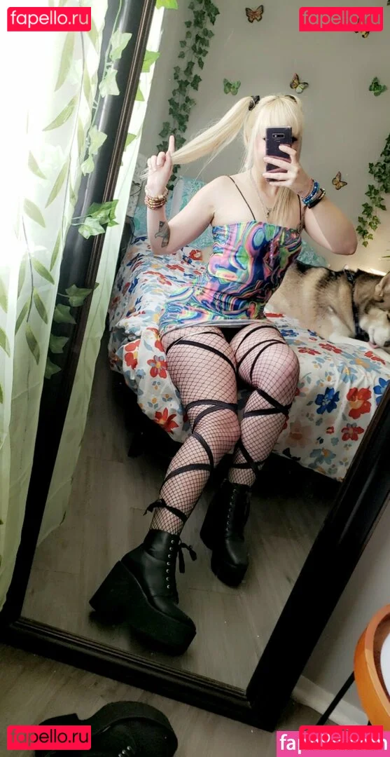 Moon_IRL Onlyfans Photo Gallery 