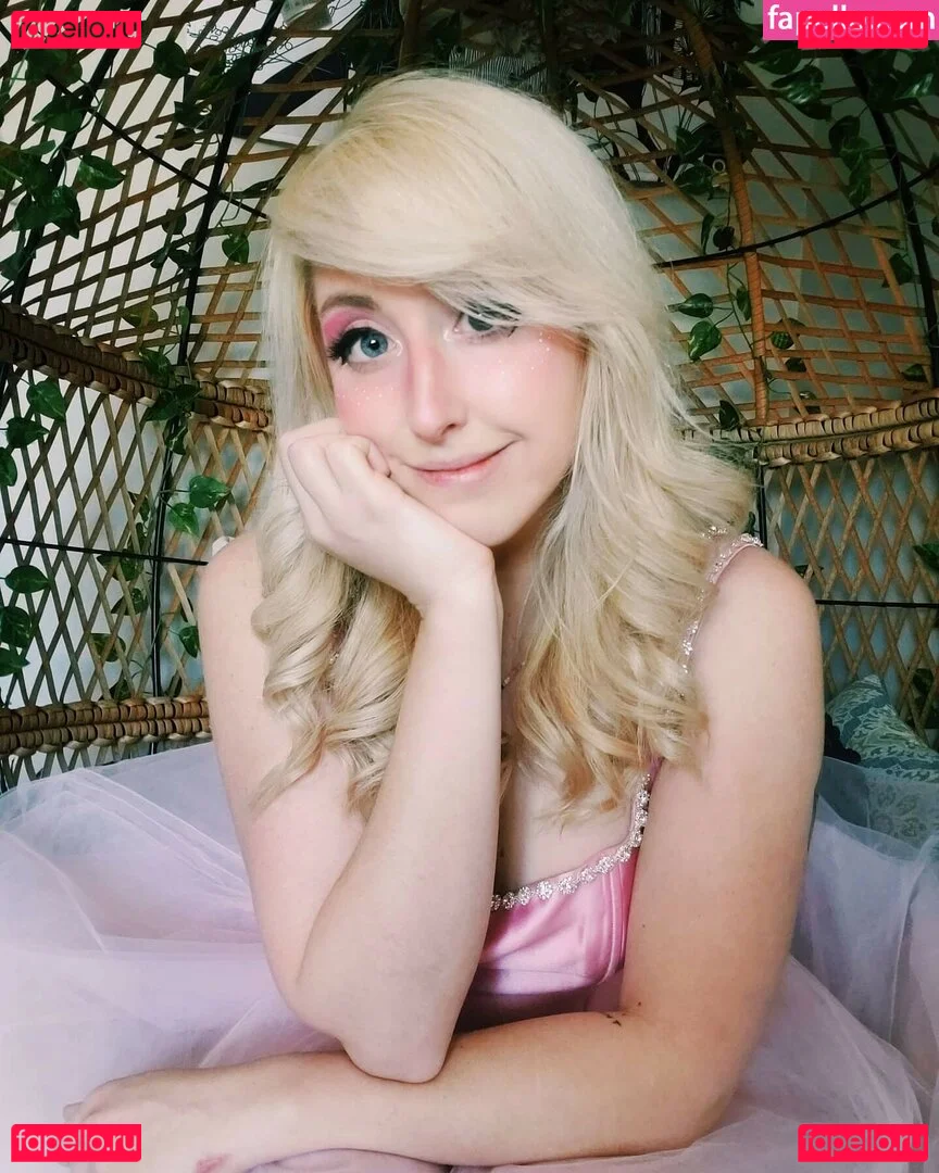 Moon_IRL Onlyfans Photo Gallery 