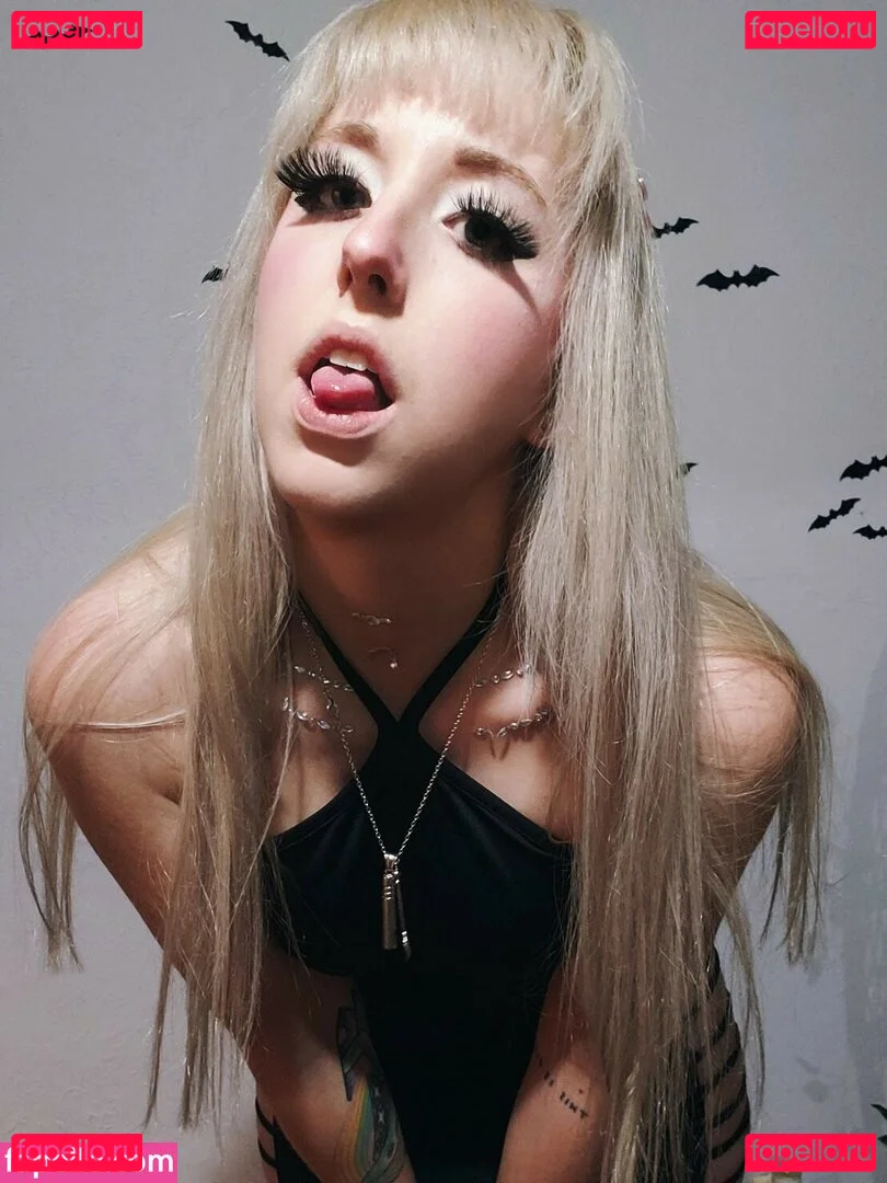 Moon_IRL Onlyfans Photo Gallery 