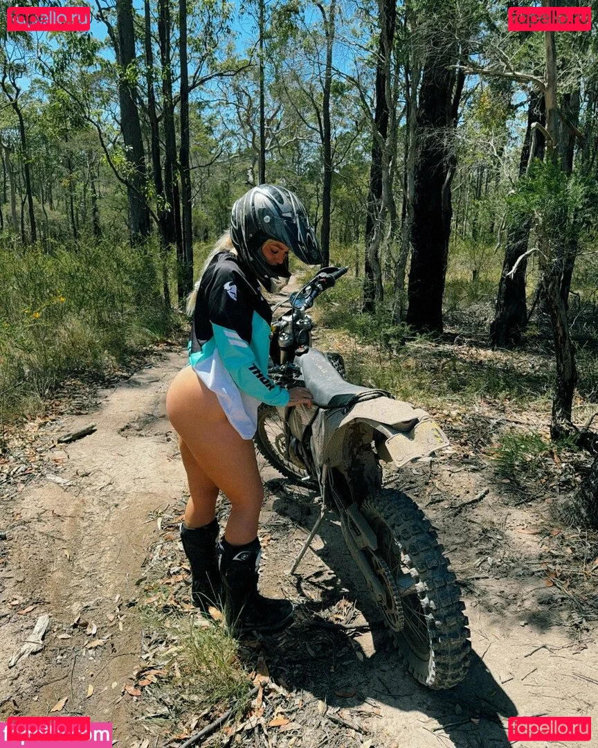 Phoebe Rrose Onlyfans Photo Gallery 