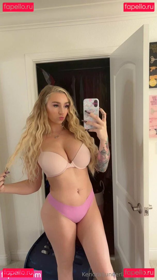 KendraSunderland Onlyfans Photo Gallery 