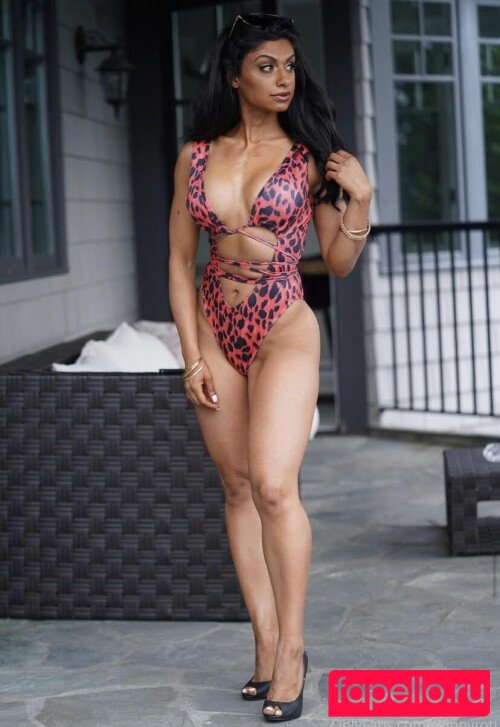 Skinnyroti Onlyfans Photo Gallery 