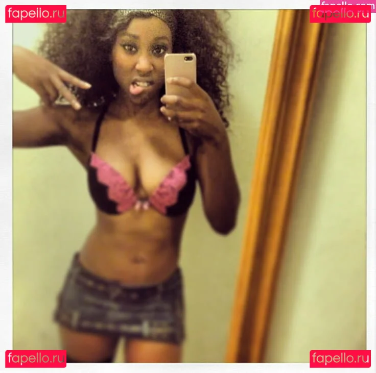 Scarlette Douglas Onlyfans Photo Gallery 