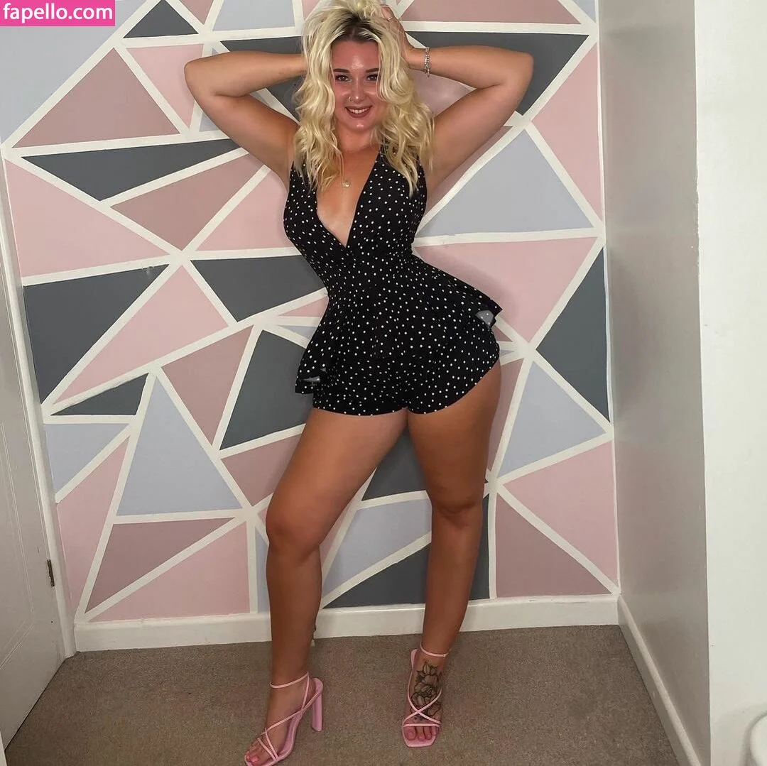 Molly Harding Onlyfans Photo Gallery 