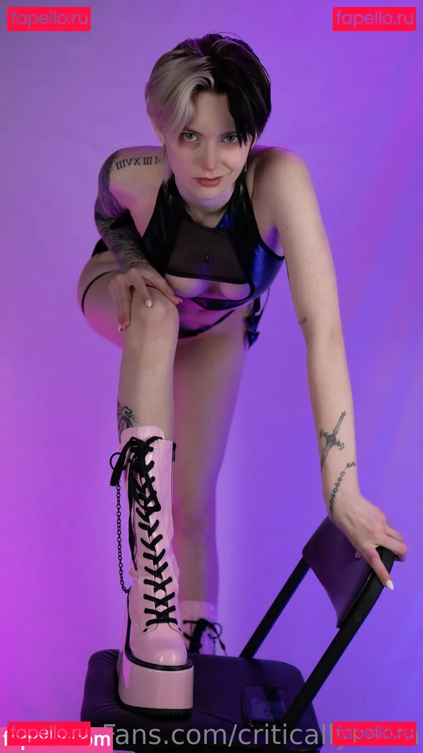 criticallykaisa Onlyfans Photo Gallery 