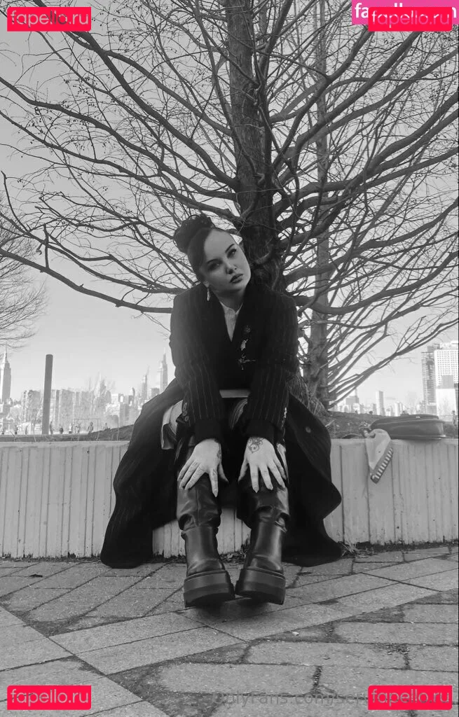 servingvelvet Onlyfans Photo Gallery 