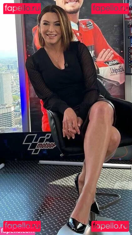 Suzi Perry Onlyfans Photo Gallery 