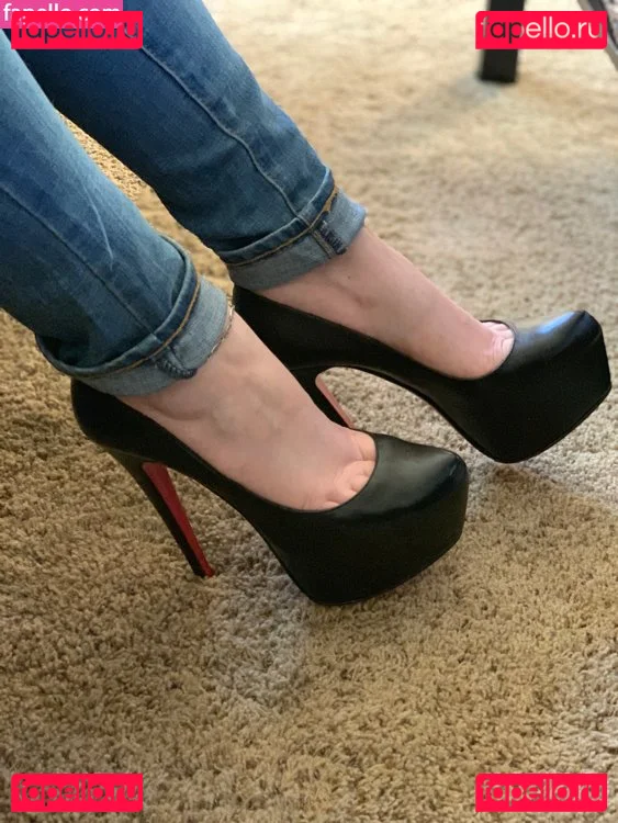 EngineeringInHeels Onlyfans Photo Gallery 