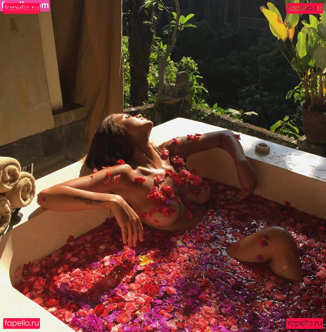 VikiOdintcova Onlyfans Photo Gallery 