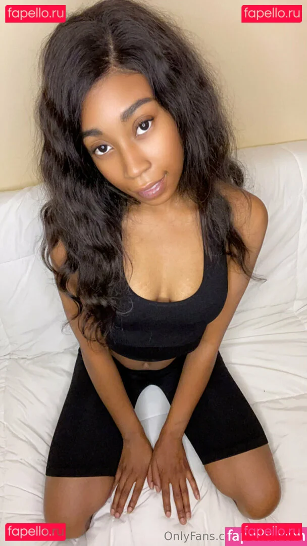 aprilraeee Onlyfans Photo Gallery 