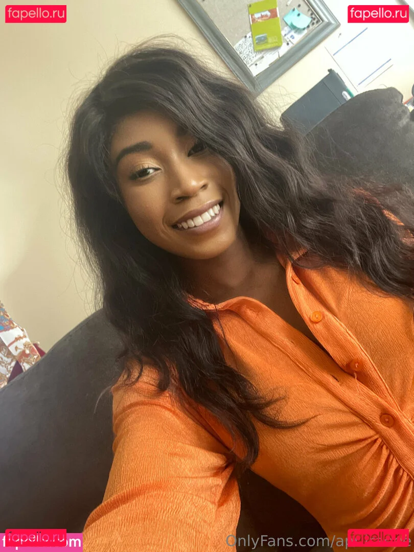 aprilraeee Onlyfans Photo Gallery 