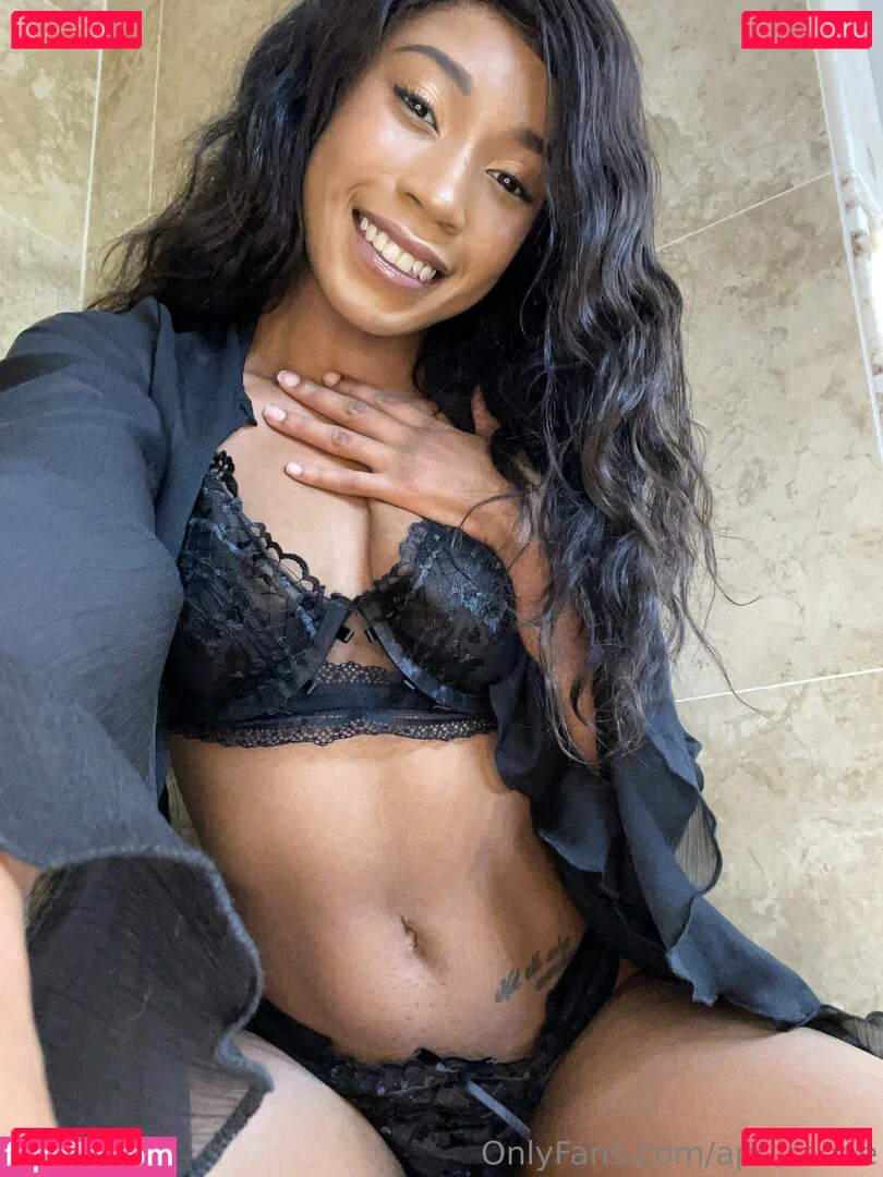 aprilraeee Onlyfans Photo Gallery 