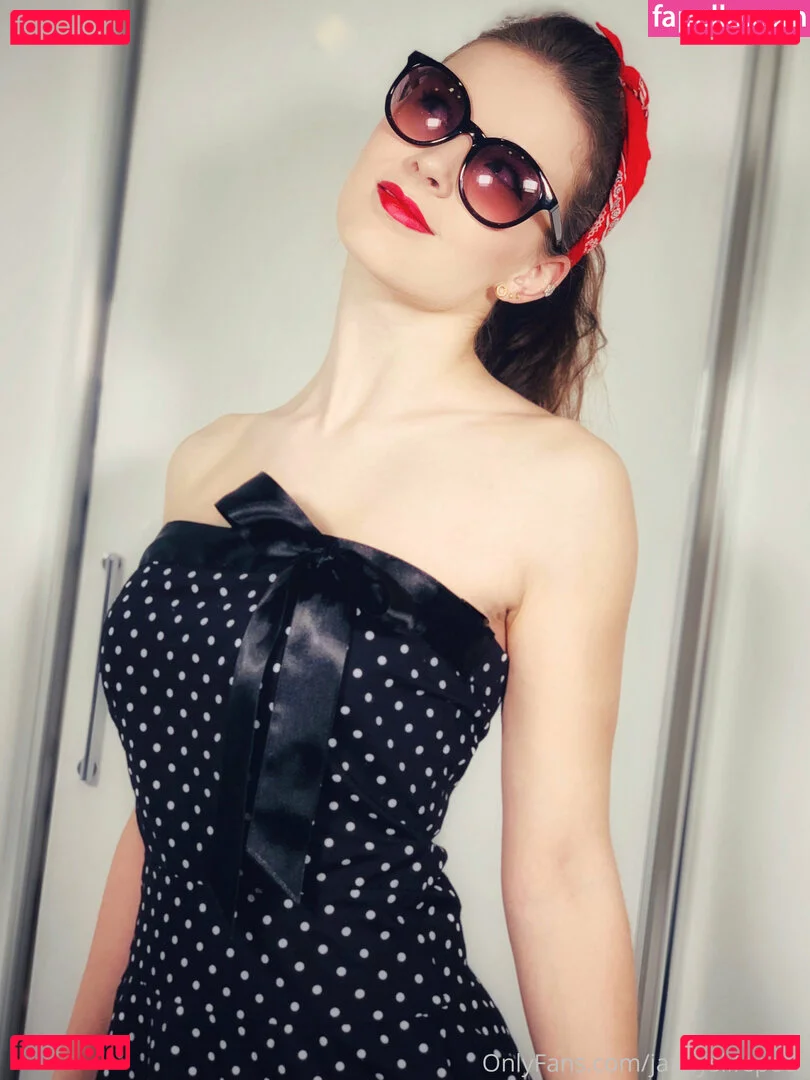 janeyslifepeek Onlyfans Photo Gallery 