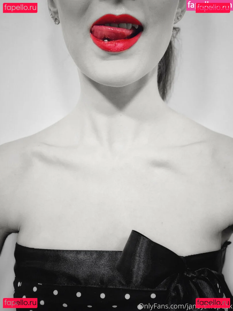 janeyslifepeek Onlyfans Photo Gallery 