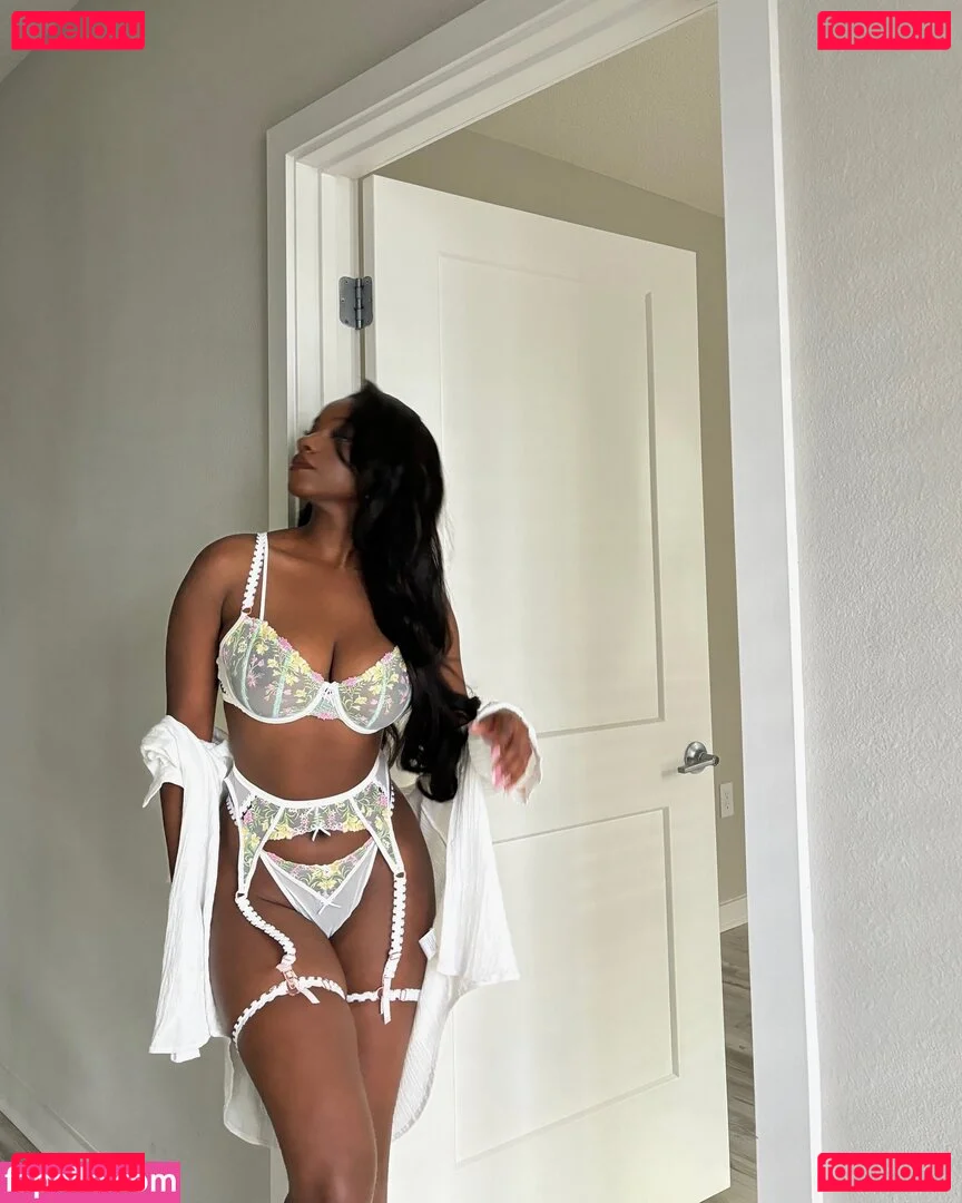 Savannah Perkins Onlyfans Photo Gallery 