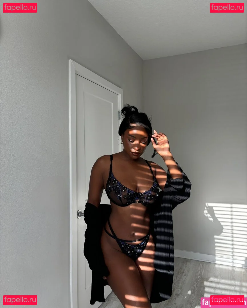 Savannah Perkins Onlyfans Photo Gallery 