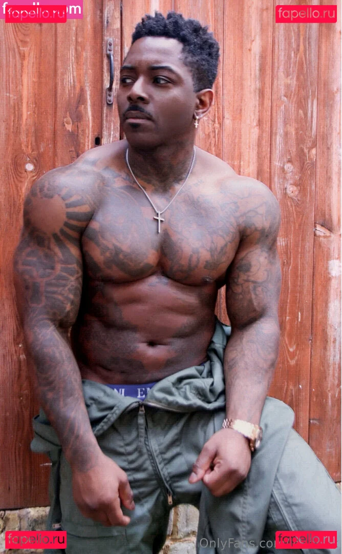 loganuk Onlyfans Photo Gallery 