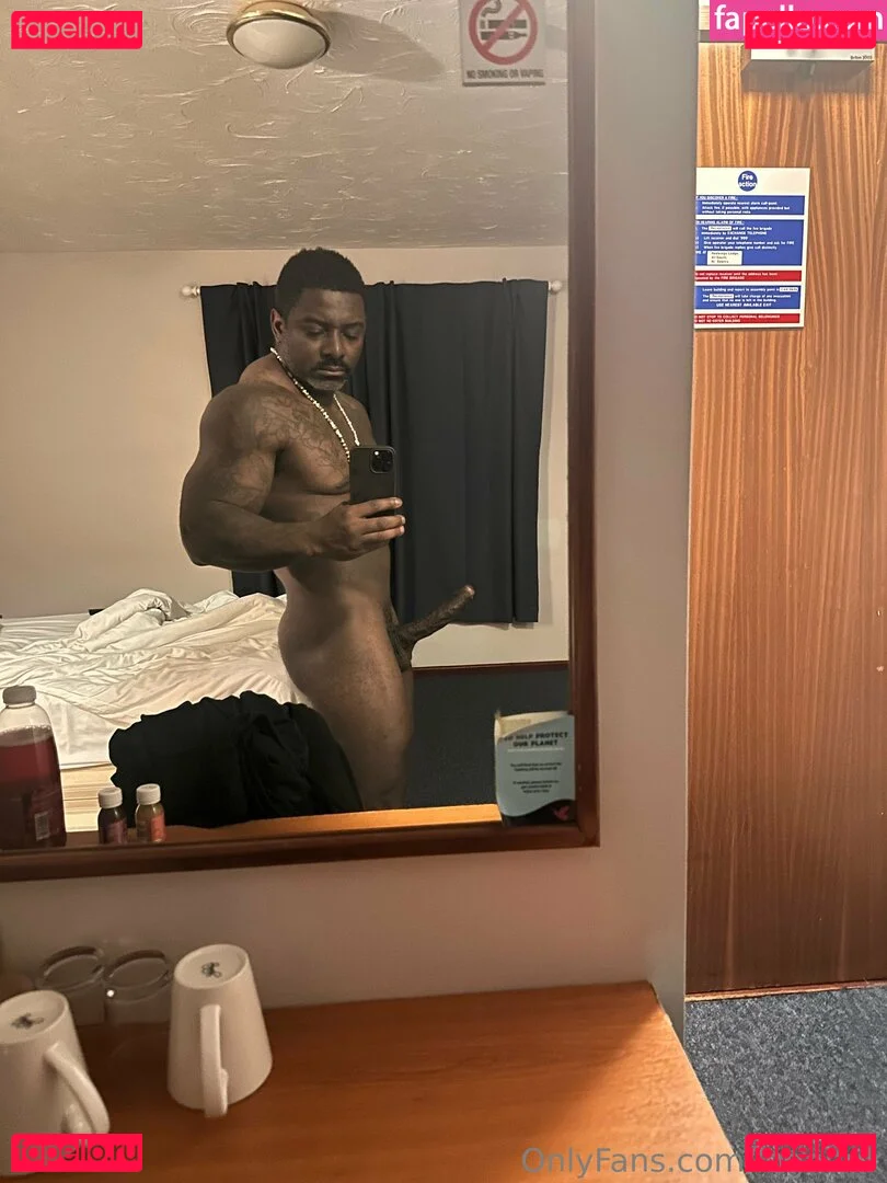 loganuk Onlyfans Photo Gallery 