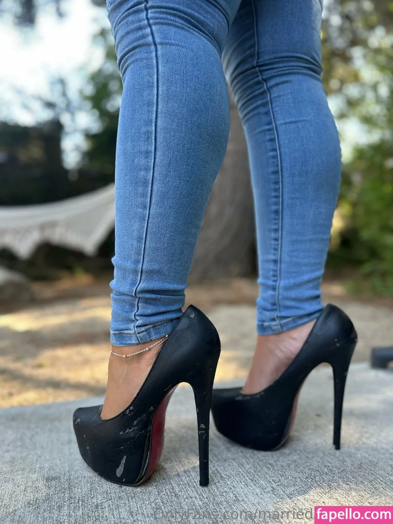 marriedandheelsof Onlyfans Photo Gallery 