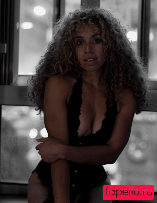 chelly.pop Onlyfans Photo Gallery 